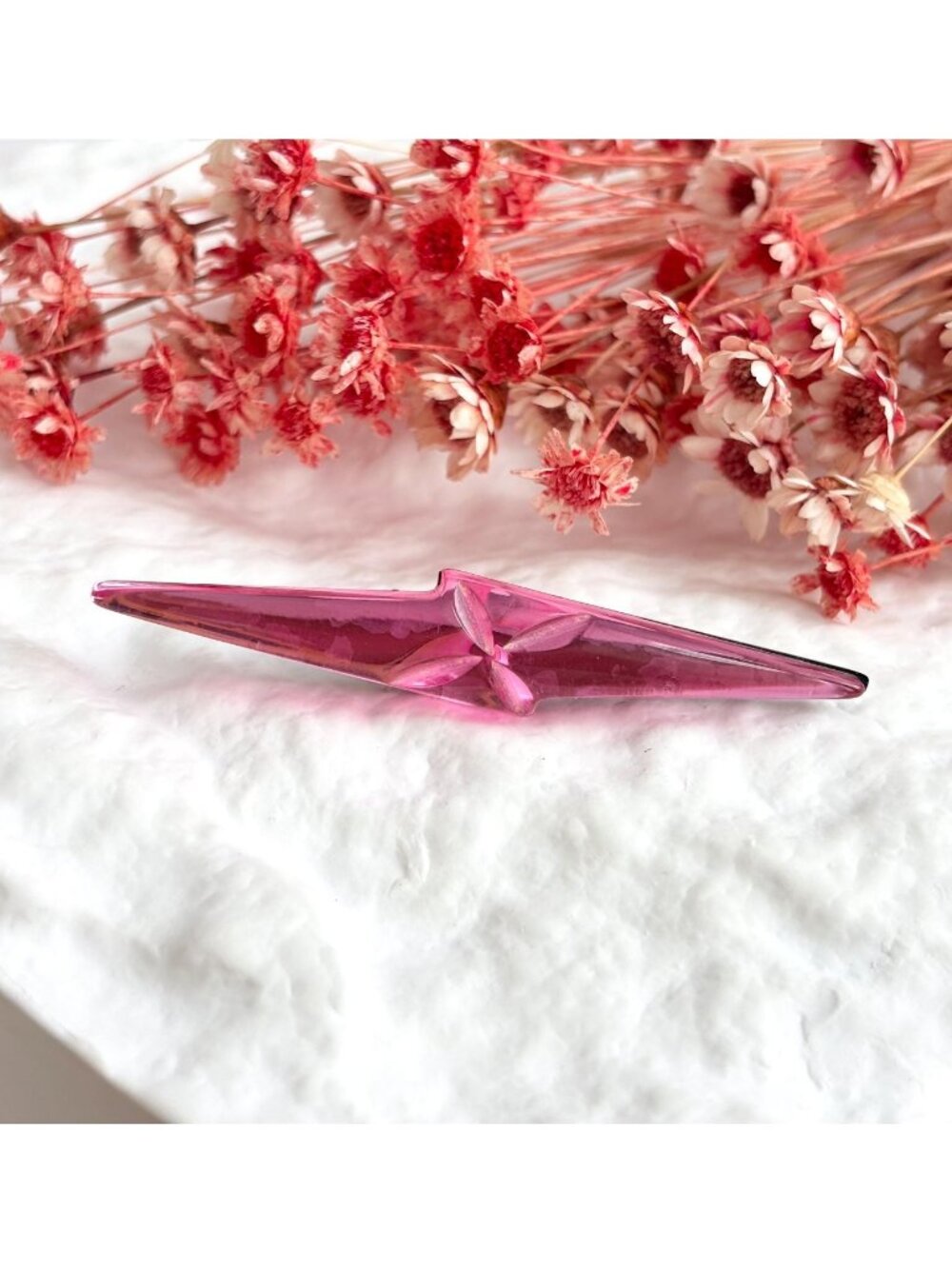 Pink Lucite Vintage Star Shaped Lightening Gold Toned Brooch Pin